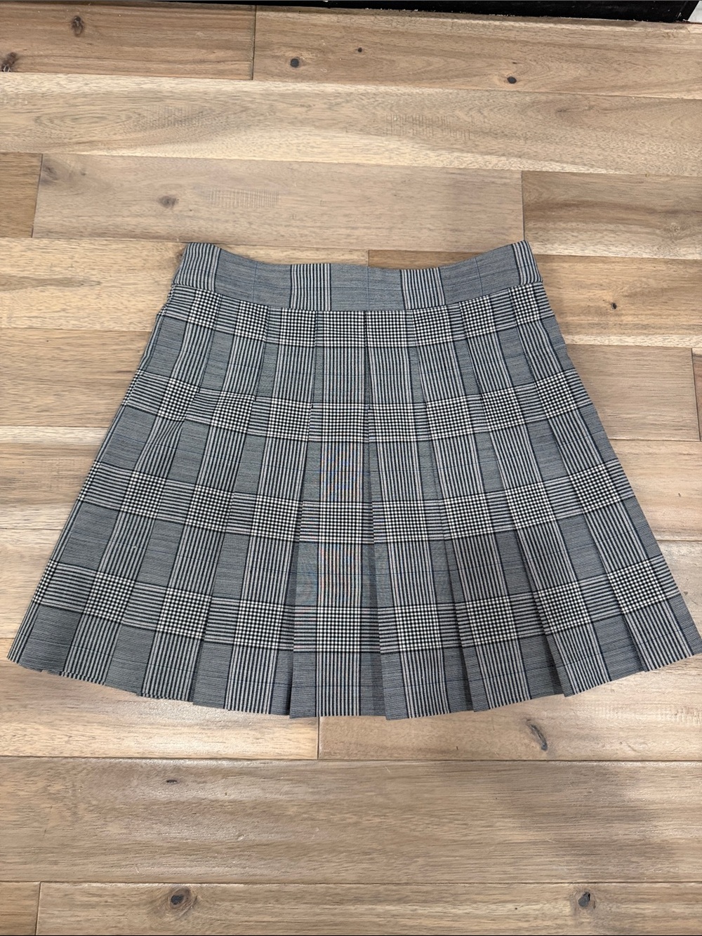 Aritzia Sunday Best Gray Plaid Pleated Mini Skirt